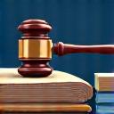Icon of a gavel in a courtroom, symbolizing trial preparation